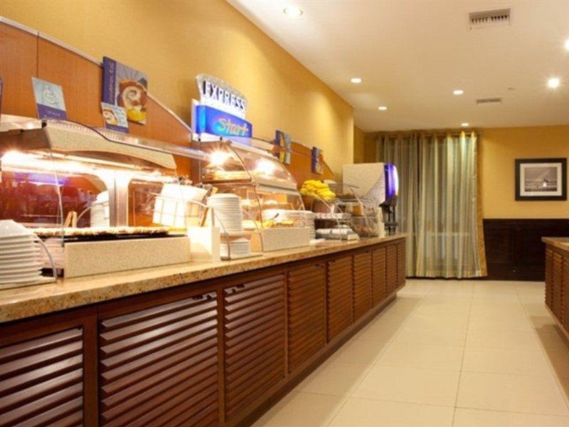 Holiday Inn Express Jacksonville Beach By Ihg Exteriör bild